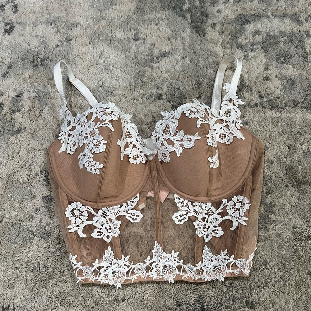 Victoria Secret long line floral bustier corset white and nude fits a 36 D-DD